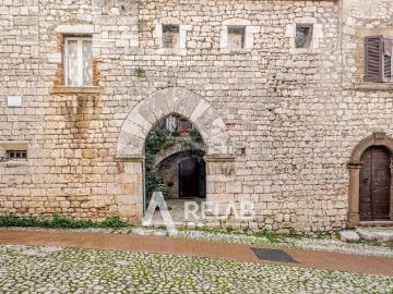 Appartamento in vendita di 198 m² in Via Vergine Maria
