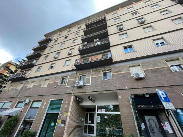 Appartamento in vendita di 198 m² in Viale della Regione, 146
