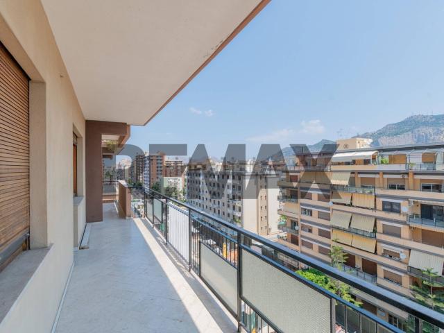Appartamento in vendita di 198 m² in Viale delle Alpi, 36