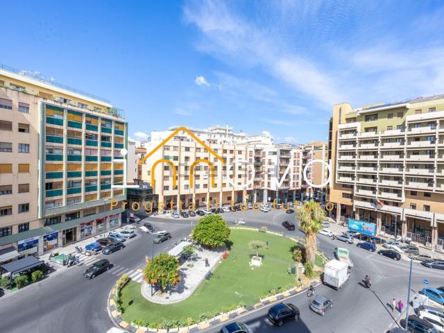 Appartamento in vendita di 198 m² in Piazza Luigi Sturzo, 14