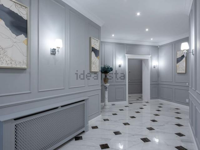 Appartamento in vendita di 198 m² in Piazza Umberto I, 32