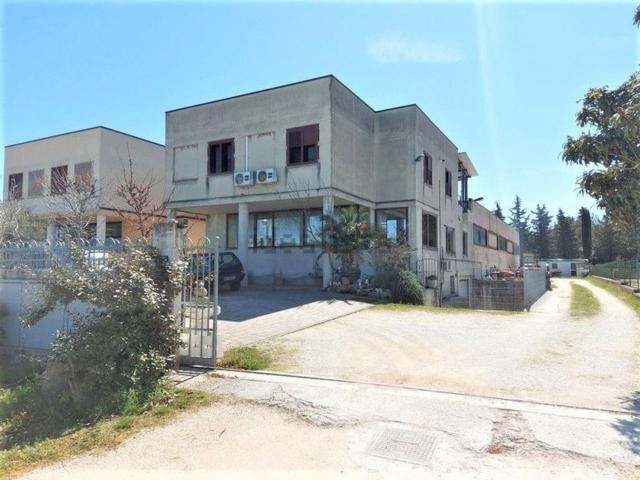 Appartamento in vendita di 199 m² in Via Aldo Buscalferri, 4