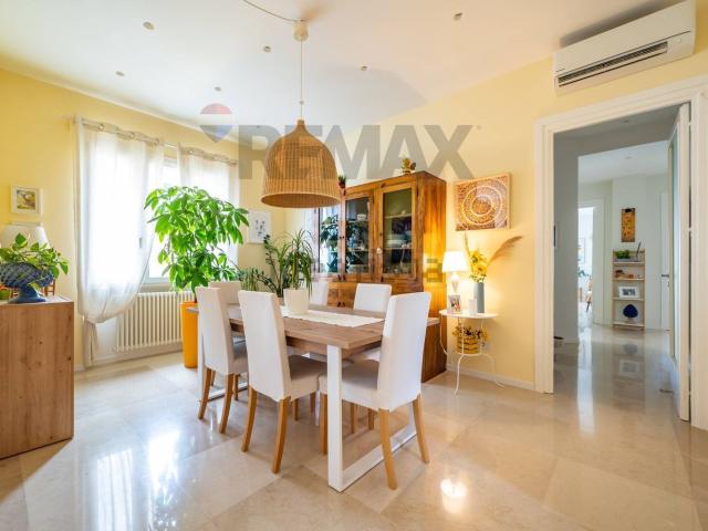 Appartamento in vendita di 199 m² in Via Giuseppe Costanzo Bonfiglio, 10