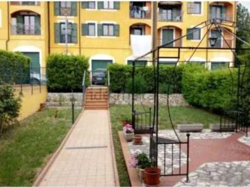 Appartamento in vendita di 199 m² in Via Giuseppe Ungaretti, 4