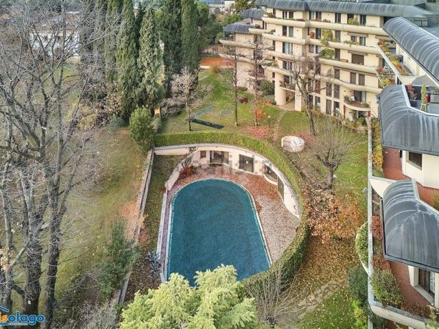 Appartamento in vendita di 199 m² in Via Graziano Tubi, 12