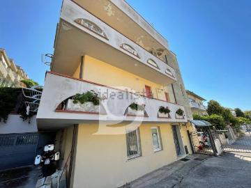 Appartamento in vendita di 199 m² in Via D&apos Innocente