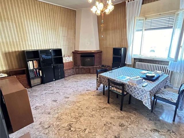 Appartamento in vendita di 199 m² in Via XI Aprile 1945, 10