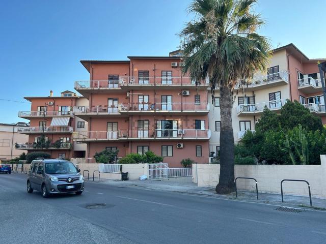 Appartamento in vendita di 200 m² in Via C. Colombo, 140