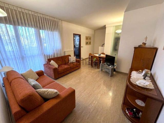 Appartamento in vendita di 200 m² in Via C. Pavese