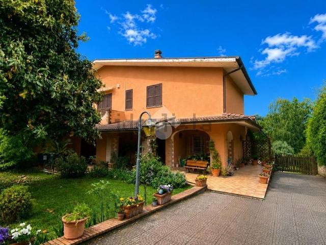 Appartamento in vendita di 200 m² in Via Colle del Vescovo, 12