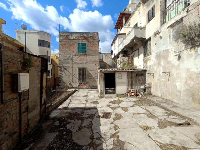 Appartamento in vendita di 200 m² in Via Consolare Valeria, 171