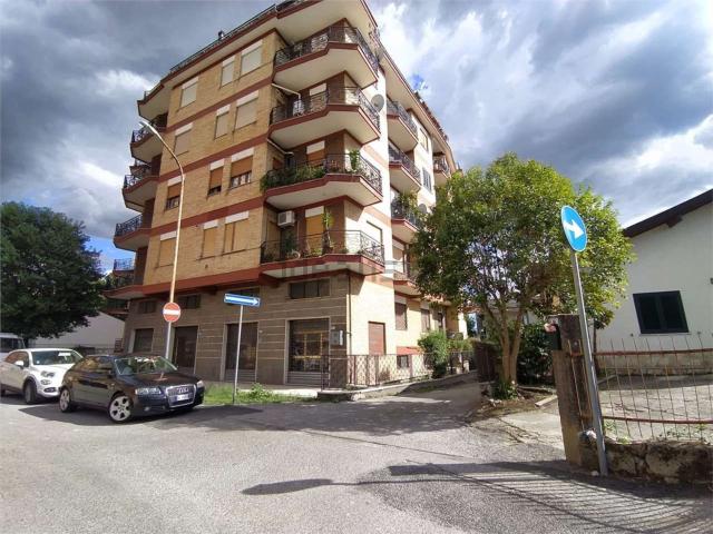 Appartamento in vendita di 200 m² in Via Cosenza