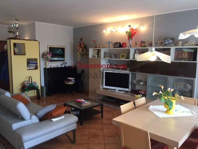 Appartamento in vendita di 200 m² in Via Carlo Cattaneo