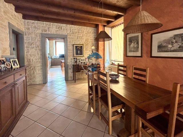 Appartamento in vendita di 165 m² in Via Cesare Battisti