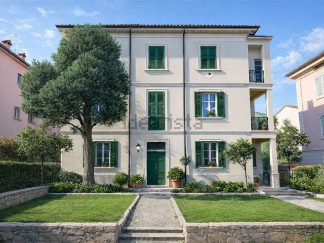 Appartamento in vendita di 200 m² in Via Cesare Cantù, 40