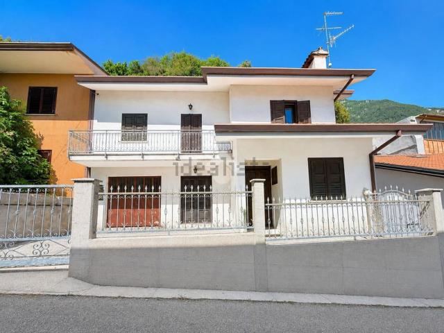 Appartamento in vendita di 200 m² in Via Chiesa, 6