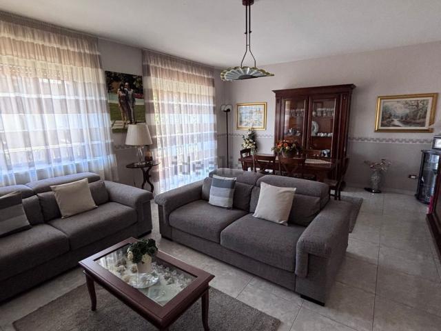 Appartamento in vendita di 200 m² in Via Claudio