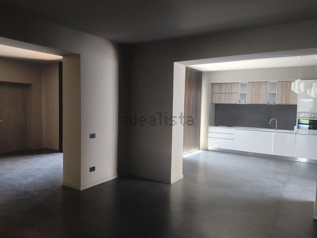 Appartamento in vendita di 200 m² in Via A. de Longis, 5