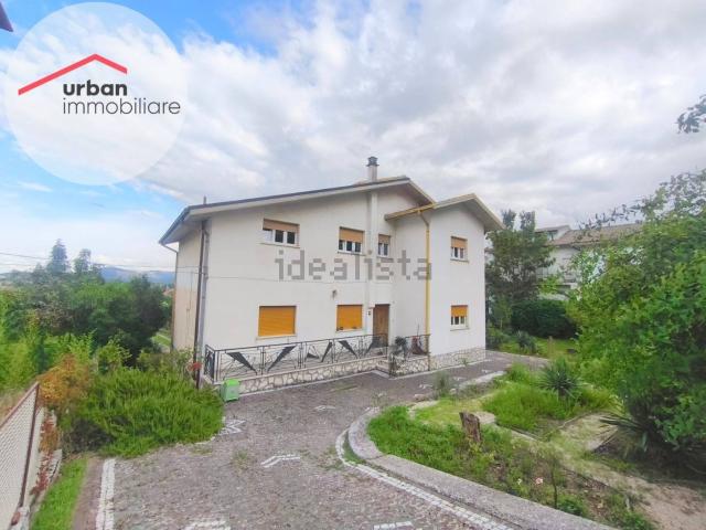 Appartamento in vendita di 200 m² in Via Amiternina, 29