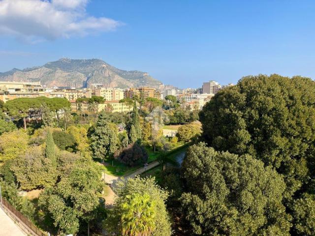 Appartamento in vendita di 200 m² in Via Antonino Salinas, 68