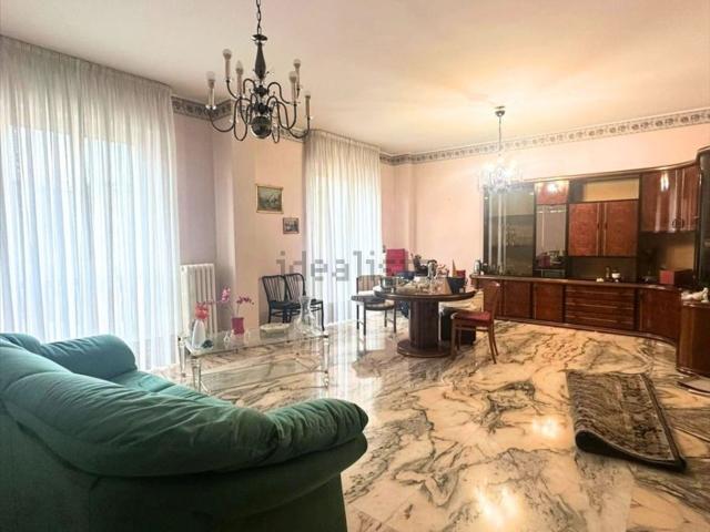 Appartamento in vendita di 200 m² in Via Alessandro Manzoni