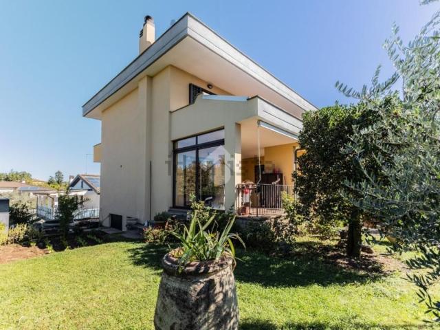 Appartamento in vendita di 200 m² in Via Alessandro Manzoni, 5