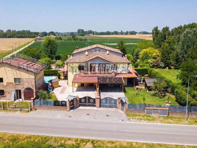 Appartamento in vendita di 200 m² in Via Bondenese, 29