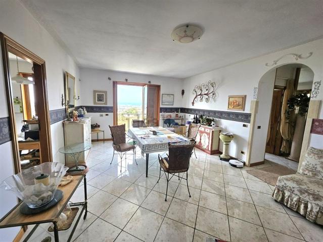 Appartamento in vendita di 200 m² in Via Bergiola, 83