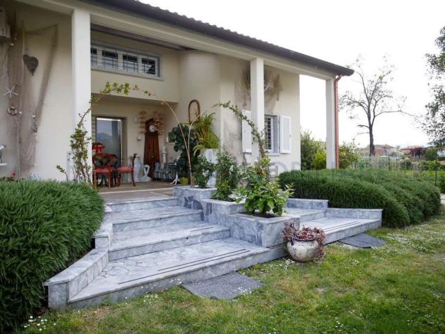 Appartamento in vendita di 200 m² in Via Bulderini