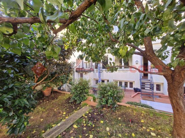 Appartamento in vendita di 300 m² in Via Goffredo Mameli, 14