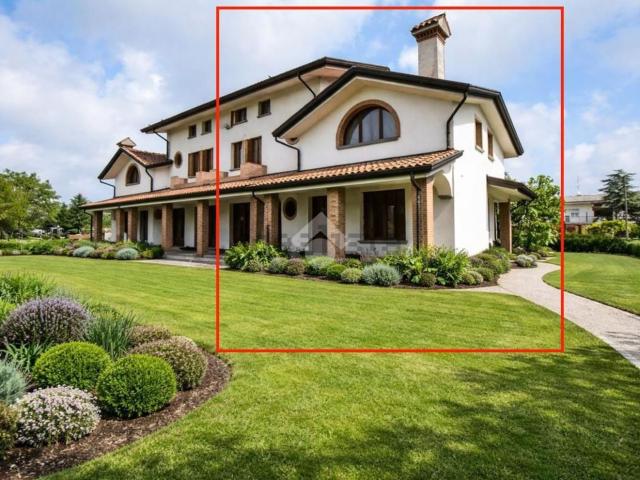 Appartamento in vendita di 200 m² in Via Giacomo Zanella