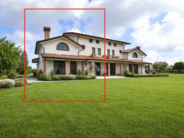 Appartamento in vendita di 200 m² in Via Giacomo Zanella