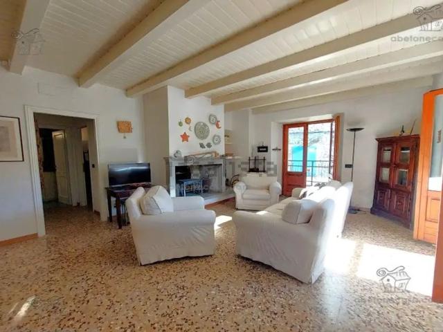 Appartamento in vendita di 200 m² in Via Giardini Sud, 159