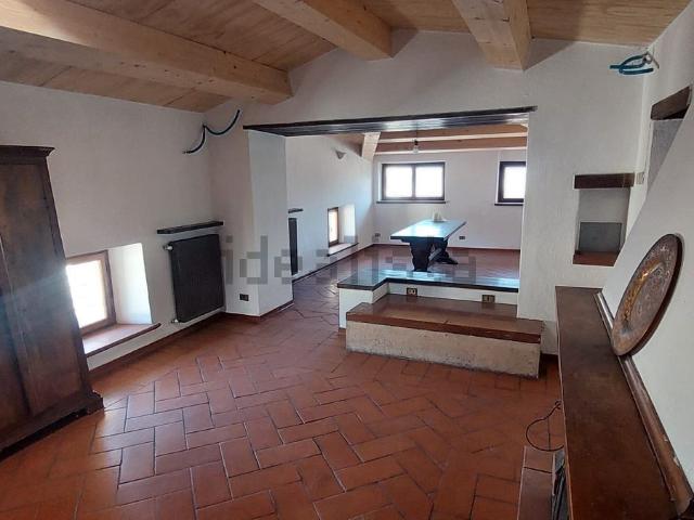 Appartamento in vendita di 200 m² in Via Gregorio Elladio