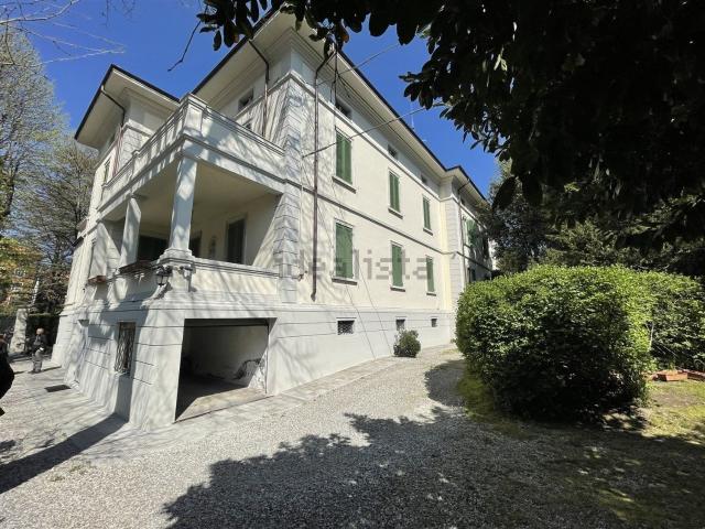 Appartamento in vendita di 200 m² in Via Don Carlo Gnocchi
