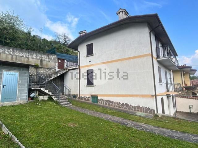 Appartamento in vendita di 200 m² in Via degli Alpini, 26
