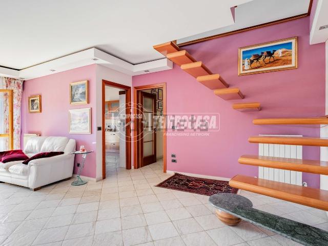 Appartamento in vendita di 200 m² in Via dei Lecci