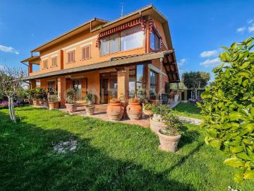 Appartamento in vendita di 200 m² in Via della Costituzione, 14