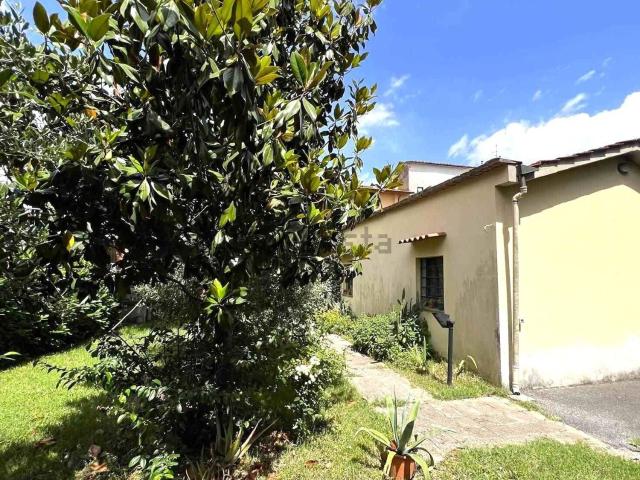 Appartamento in vendita di 200 m² in Via della Chiesa di Capezzana