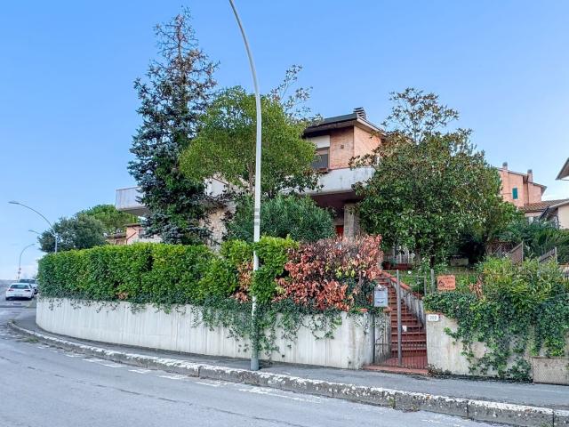 Appartamento in vendita di 200 m² in Via di Vignale, 222