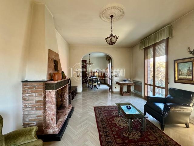 Appartamento in vendita di 200 m² in Via Fiodor Dostojewskij