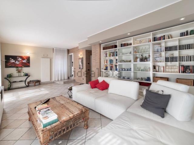 Appartamento in vendita di 200 m² in Via Fratelli Cervi, 16
