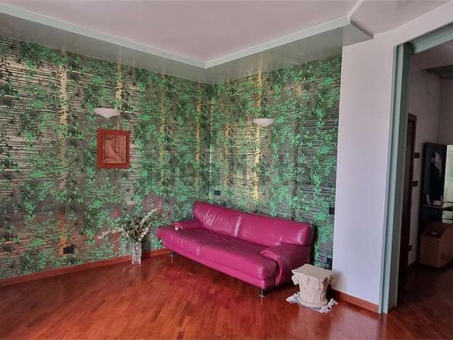 Appartamento in vendita di 200 m² in Via Indipendenza