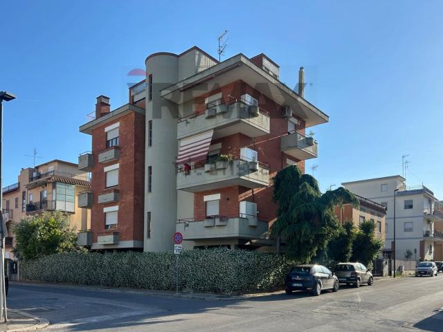 Appartamento in vendita di 200 m² in Via Lazio, 32