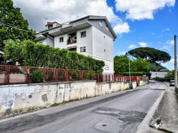 Appartamento in vendita di 200 m² in Via le Noci