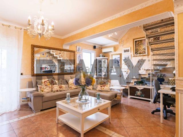 Appartamento in vendita di 200 m² in Via Luciano Pavarotti, 132