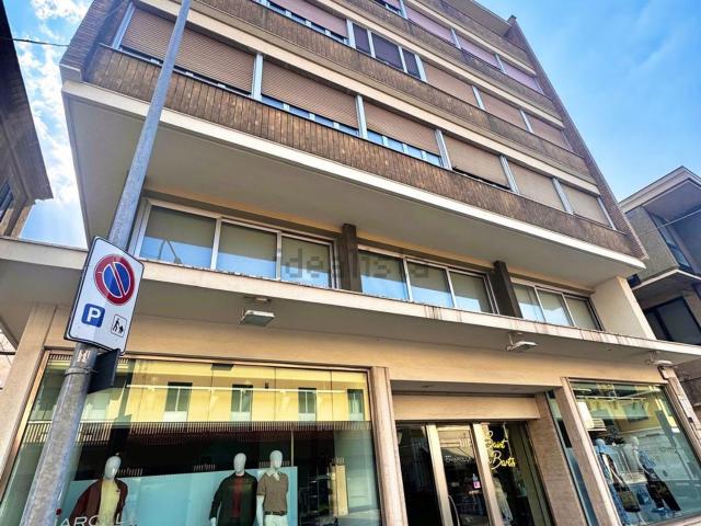 Appartamento in vendita di 200 m² in Via Ludovico Ariosto, 3