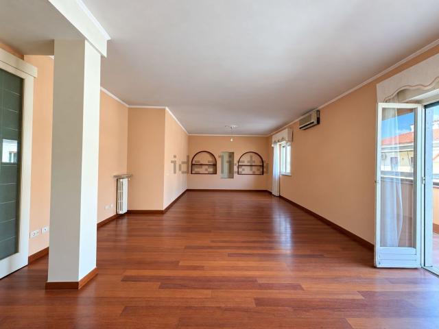 Appartamento in vendita di 200 m² in Via Luigia Poloni