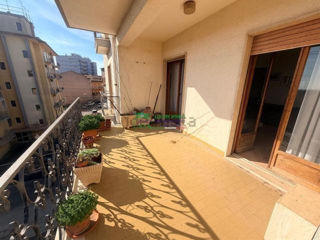 Appartamento in vendita di 200 m² in Via Mongibello