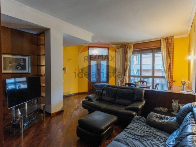 Appartamento in vendita di 200 m² in Via Napoli, 10